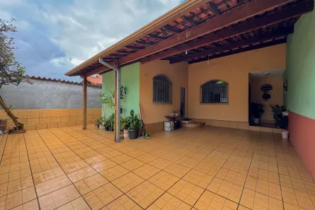 Casa com 3 Quartos à venda, 220m² no Pompéia, Belo Horizonte