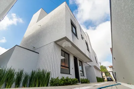 Sobrado com 3 Quartos à venda, 170m² no Orleans, Curitiba