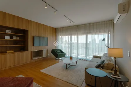 Apartamento com 3 Quartos para alugar, 155m² no Três Figueiras, Porto Alegre