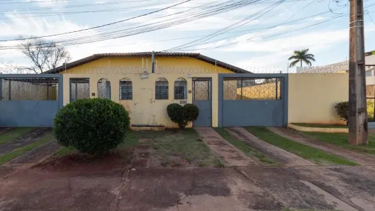 Casa com 2 Quartos para alugar, 95m² no Vila Bandeirante, Campo Grande