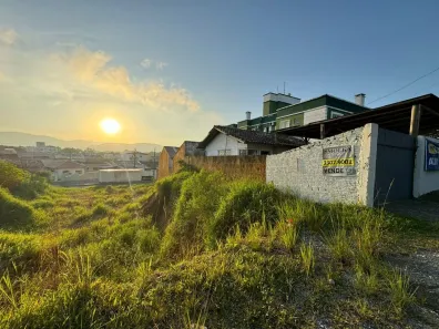 Lote/Terreno com 1 Quarto à venda, 842m² no Forquilhas, São José