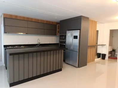 Apartamento com 3 Quartos para alugar, 130m² no Centro, Balneário Camboriú