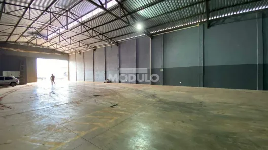 Galpão/Depósito/Armazém para alugar, 535m² no Novo Mundo, Uberlândia