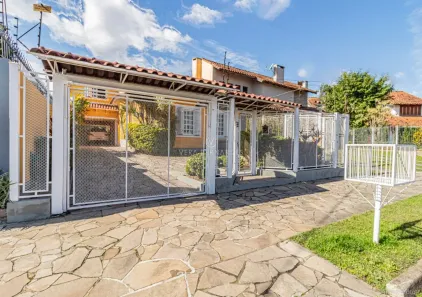 Casa com 4 Quartos à venda, 285m² no Espírito Santo, Porto Alegre