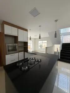 Casa de Condomínio com 3 Quartos para alugar, 270m² no Parque Residencial Itapeti, Mogi das Cruzes