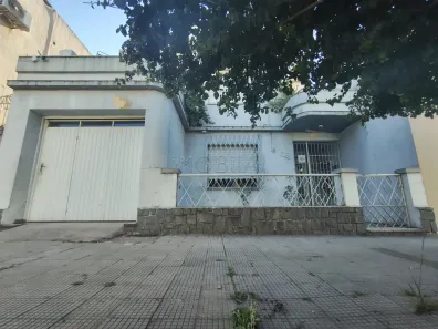 Casa com 2 Quartos para alugar, 170m² no Centro, Bagé