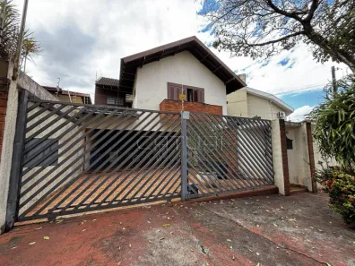 Casa com 3 Quartos à venda, 210m² no Universitário, Londrina