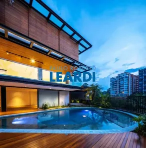 Sobrado com 4 Quartos à venda, 661m² no Jardim Vitória Régia, São Paulo