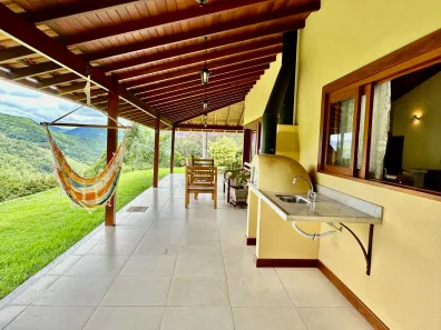Casa com 4 Quartos à venda, 220m² no Pedro do Rio, Petrópolis