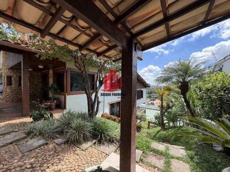 Casa com 4 quartos — Santa Lúcia, Belo Horizonte