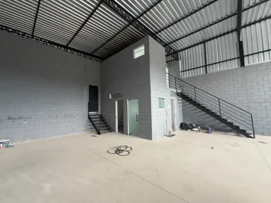 Casa com 1 Quarto para alugar, 250m² no Monte Belo, Taubaté