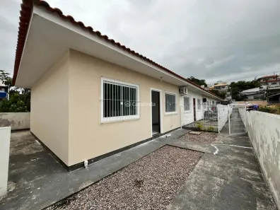 Casa com 2 Quartos para alugar, 50m² no Forquilhas, São José