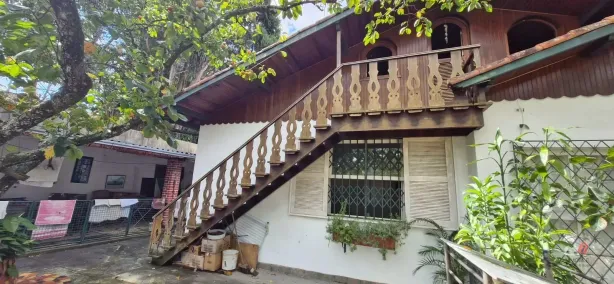 Casa com 4 Quartos para alugar, 200m² no Valparaíso, Petrópolis