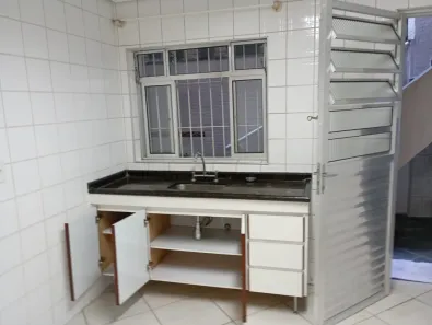 Casa com 1 Quarto para alugar, 40m² no Cidade Domitila, São Paulo