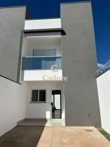 Sobrado com 2 Quartos à venda, 83m² no Novo Mundo, Uberlândia