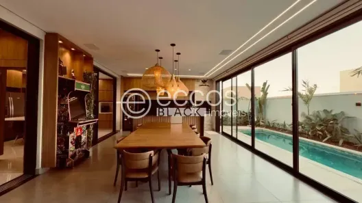 Casa de Condomínio com 5 Quartos à venda, 440m² no Granja Marileusa, Uberlândia