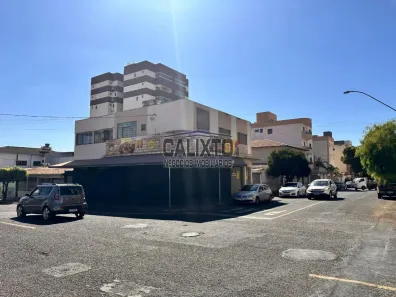 Imóvel Comercial com 3 Quartos à venda, 360m² no Santa Mônica, Uberlândia
