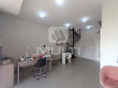Ponto Comercial com 3 Quartos à venda, 222m² no Planalto, Uberlândia