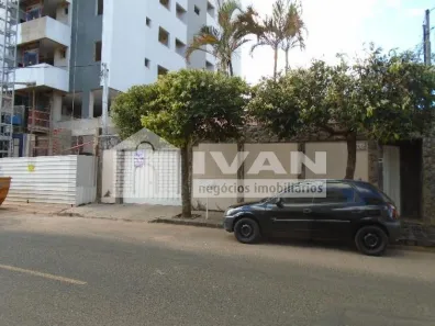 Casa com 3 Quartos para alugar, 197m² no Santa Mônica, Uberlândia
