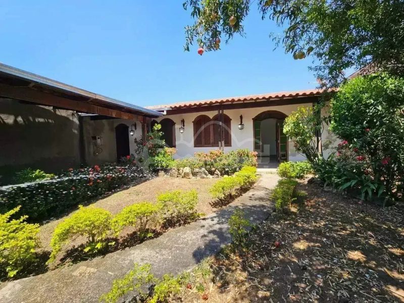 Casa com 4 quartos — Planalto, Belo Horizonte