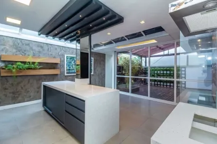 Casa de Condomínio com 4 Quartos para alugar, 325m² no Campo Comprido, Curitiba