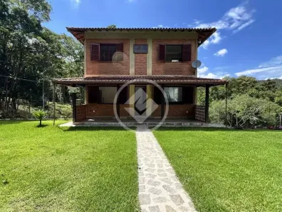 Casa de Condomínio com 4 Quartos à venda, 275m² no Três Córregos, Teresópolis