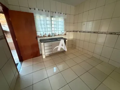 Casa com 3 Quartos para alugar, 160m² no Jardim das Palmeiras, Uberlândia
