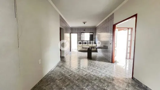 Casa com 3 Quartos para alugar, 166m² no Cidade Jardim, Uberlândia