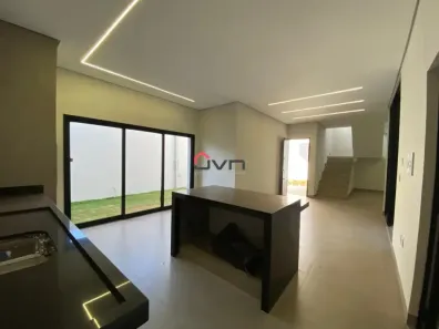 Sobrado com 3 Quartos à venda, 138m² no Novo Mundo, Uberlândia