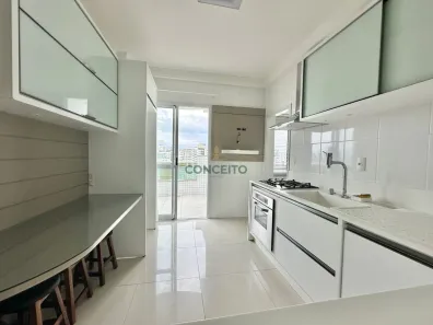 Apartamento com 3 Quartos para alugar, 140m² no Campinas, São José