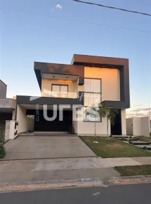 Casa de Condomínio com 3 Quartos à venda, 250m² no Parqville Pinheiros, Aparecida de Goiânia