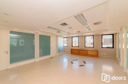 Sala Comercial à venda, 127m² no Três Figueiras, Porto Alegre