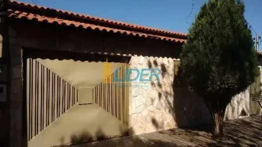 Casa com 3 Quartos à venda, 200m² no São Jorge, Uberlândia
