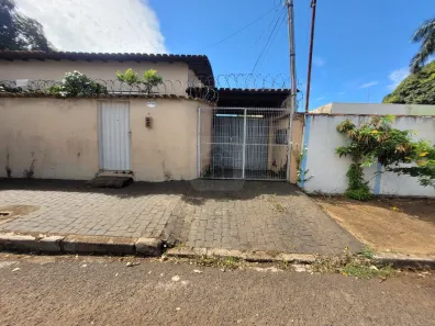 Casa com 2 Quartos para alugar, 60m² no Marta Helena, Uberlândia