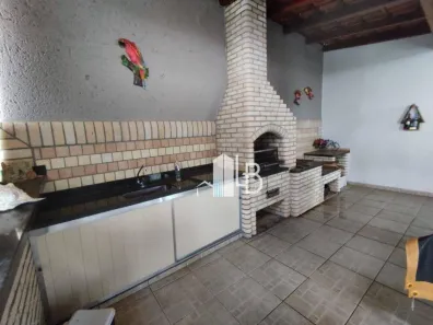 Casa com 3 Quartos à venda, 240m² no Jardim Colina, Uberlândia