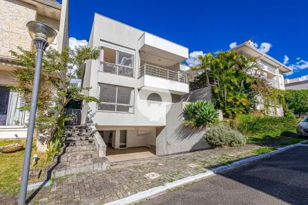 Casa de Condomínio com 3 Quartos à venda, 259m² no Campo Comprido, Curitiba