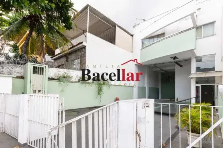 Prédio Comercial com 7 Quartos à venda, 435m² no Penha, Rio de Janeiro