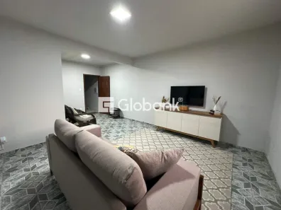 Apartamento com 3 Quartos para alugar, 90m² no João Gordo, Montes Claros