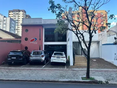 Casa com 5 Quartos para alugar, 350m² no Centro, Londrina