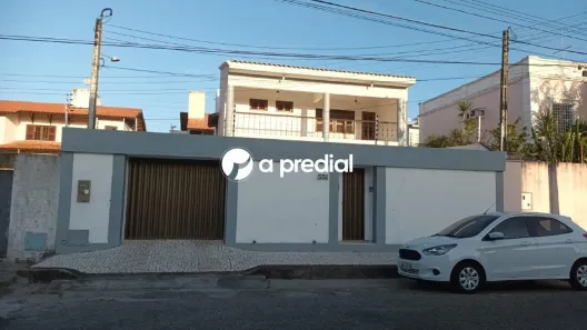 Casa com 4 Quartos à venda, 228m² no Cocó, Fortaleza