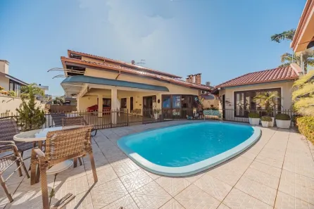 Casa de Condomínio com 5 Quartos à venda, 455m² no América, Joinville