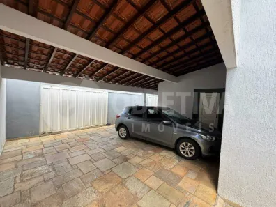 Imóvel Comercial com 3 Quartos para alugar, 140m² no Santa Mônica, Uberlândia