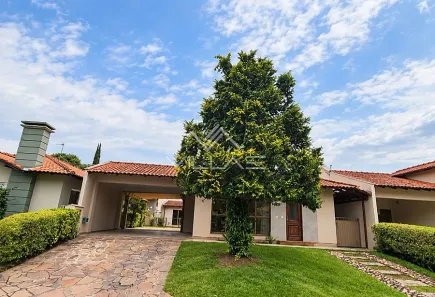 Casa com 4 Quartos para alugar, 320m² no São Braz, Curitiba