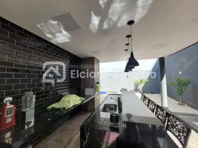 Casa com 5 Quartos à venda, 300m² no Jardim Inconfidência, Uberlândia