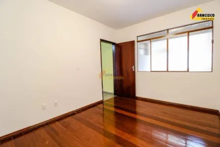 com 4 Quartos para alugar, 212m² no Vila Belo Horizonte, Divinópolis