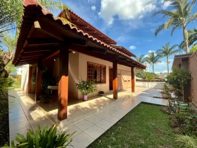 Casa com 4 Quartos para alugar, 250m² no Presidente Médici, Chapecó