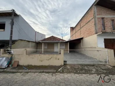 Casa com 2 Quartos para alugar, 70m² no Aririú, Palhoça