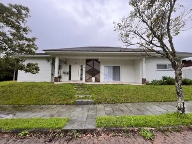 Casa de Condomínio com 3 Quartos para alugar, 220m² no Country, Santa Cruz do Sul