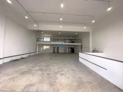 Galpão/Depósito/Armazém para alugar, 770m² no Vila Universal, Barueri