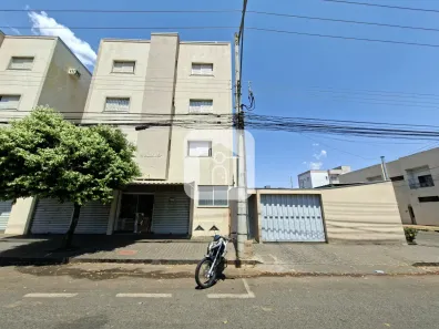 Apartamento com 3 Quartos para alugar, 91m² no Santa Mônica, Uberlândia